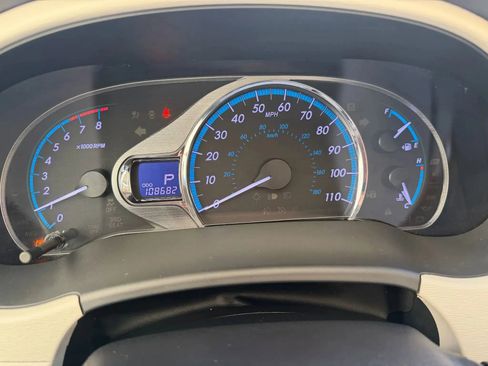 Used 2014 Toyota Sienna XLE image 10