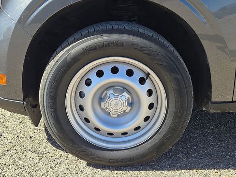 Used 2025 Ford Maverick XL w/ Equipment Group 102A image 10