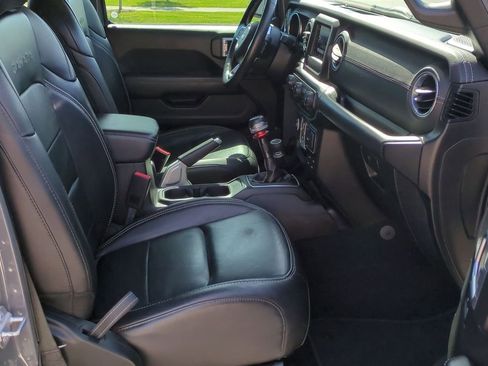 Used 2018 Jeep Wrangler Unlimited Sahara image 19