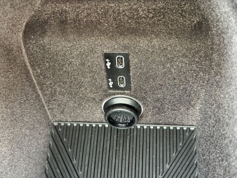 Used 2024 BMW i7 eDrive50 w/ M Sport Package RWD image 40