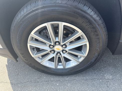 Used 2022 Chevrolet Traverse LT AWD/4WD image 11