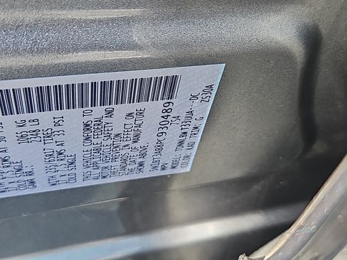 Used 2023 Nissan Rogue S AWD/4WD image 29
