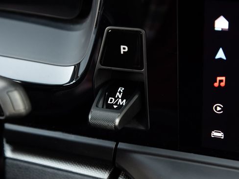 Certified 2025 Porsche Panamera image 18