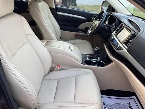 Used 2017 Toyota Highlander XLE FWD image 16