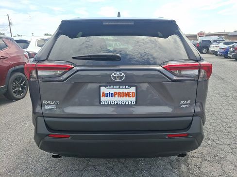 Used 2022 Toyota RAV4 XLE AWD/4WD image 5