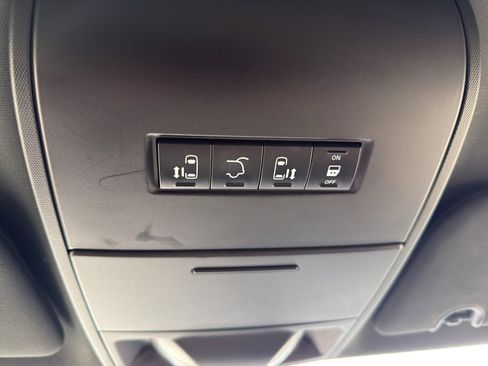 Used 2017 Dodge Grand Caravan SXT image 22