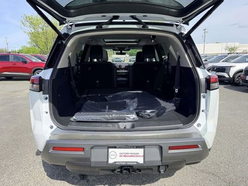 New 2026 Nissan Pathfinder SL w/ SL Premium Package AWD/4WD image 12