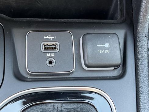 Used 2023 Jeep Cherokee Altitude Lux image 36