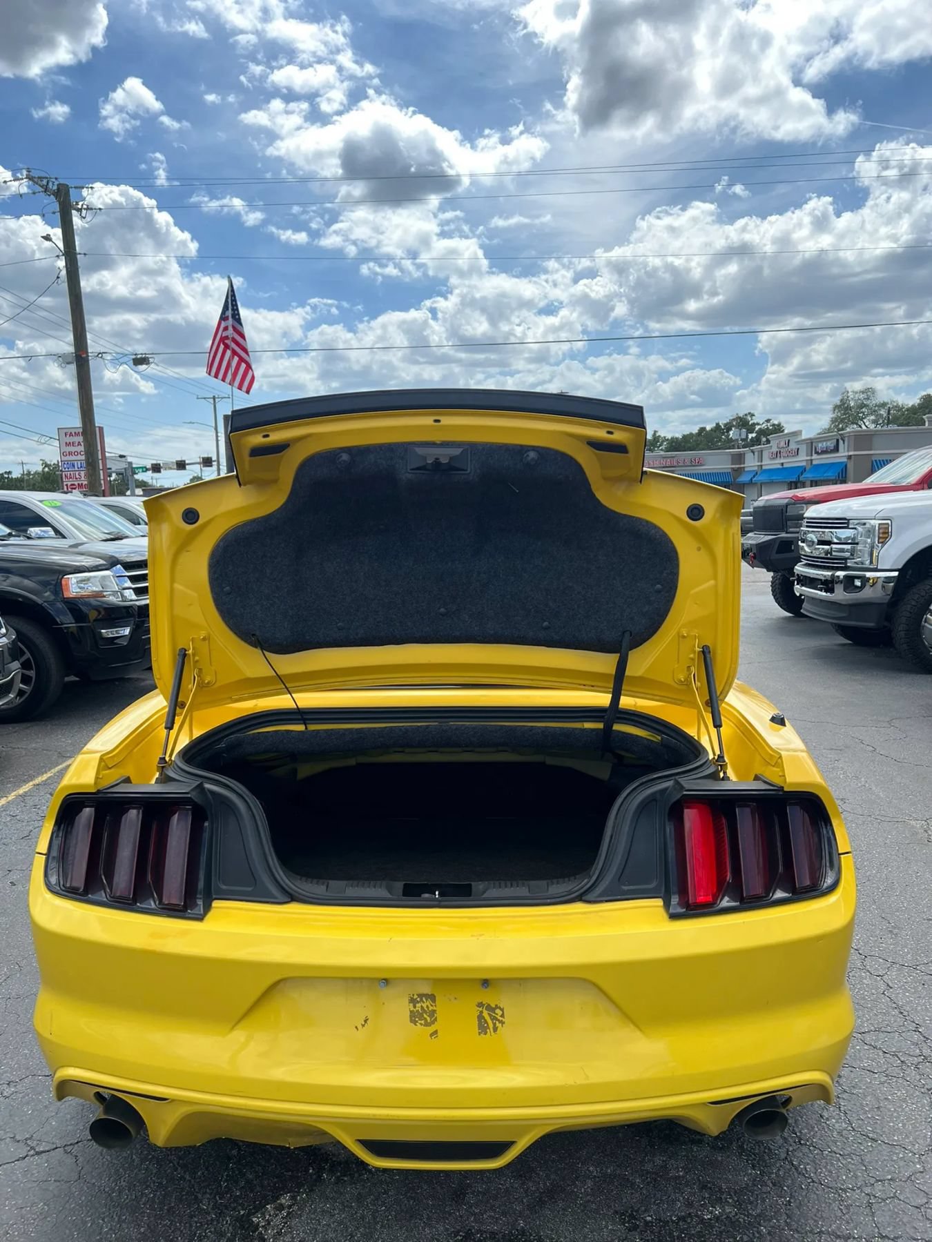 Used 2016 Ford Mustang Convertible w/ Equipment Group 051A RWD image 17