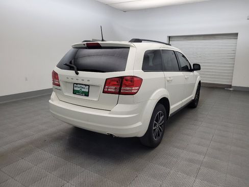 Used 2018 Dodge Journey SE w/ Connectivity Group FWD image 9