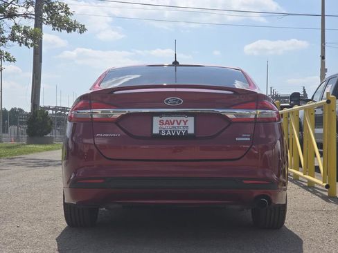 Used 2018 Ford Fusion SE w/ Equipment Group 201A FWD image 13