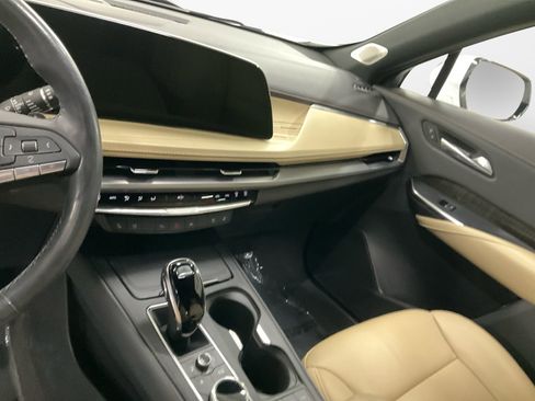 Used 2024 Cadillac XT4 Premium Luxury image 10