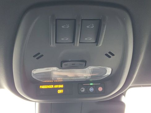 Used 2024 Chevrolet Trax RS w/ Sunroof Package FWD image 20