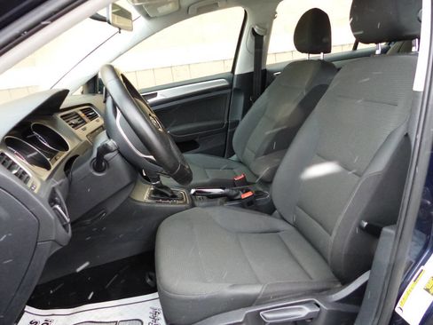 Used 2016 Volkswagen Golf SE image 22