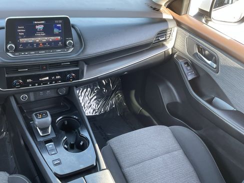 Used 2023 Nissan Rogue SV image 14