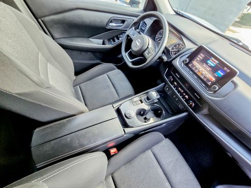 Used 2024 Nissan Rogue SV image 12