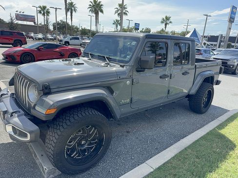 Used 2022 Jeep Gladiator Overland w/ LED Lighting Group AWD/4WD image 1
