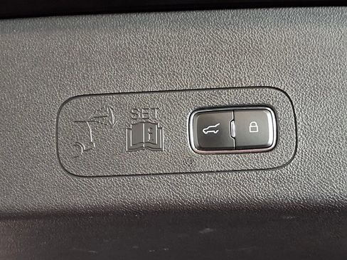 Used 2022 Lincoln Aviator Livery image 7