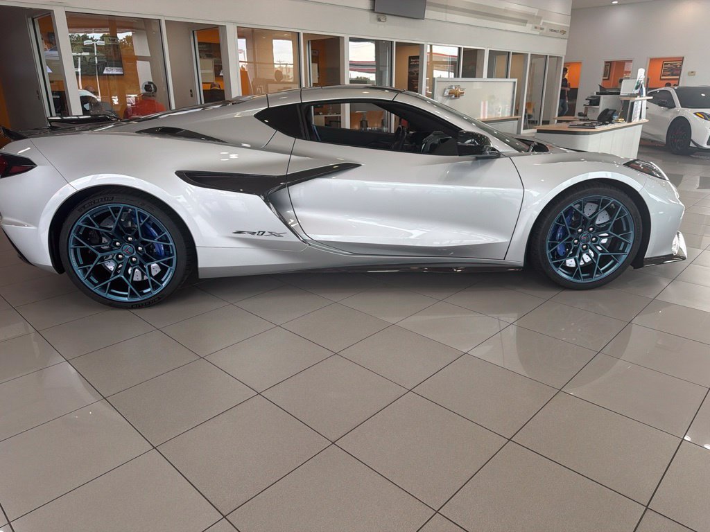 Used 2026 Chevrolet Corvette ZR1X w/ Stealth Interior Trim Package AWD/4WD image 6
