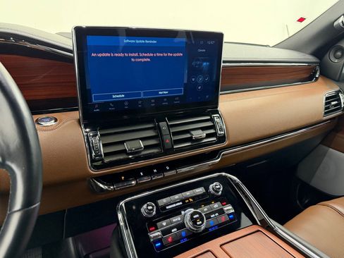 Used 2024 Lincoln Navigator Reserve image 25