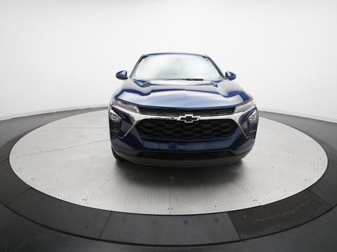 Used 2024 Chevrolet Trax LS w/ LS Convenience Package image 11