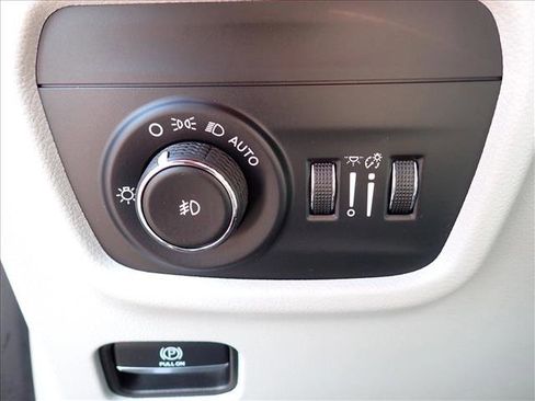 Used 2023 Jeep Grand Cherokee Overland AWD/4WD image 20
