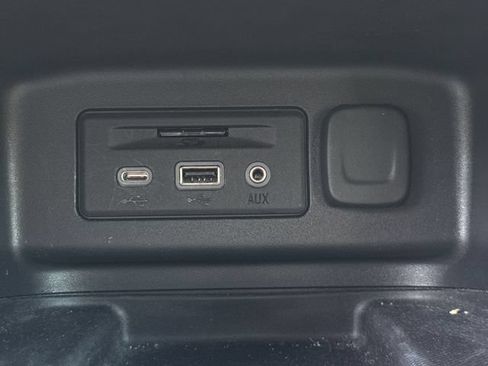 Used 2021 Chevrolet Equinox Premier FWD image 22