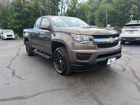 Used 2016 Chevrolet Colorado LT RWD image 2
