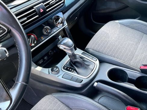 Used 2021 Kia Seltos S FWD image 16