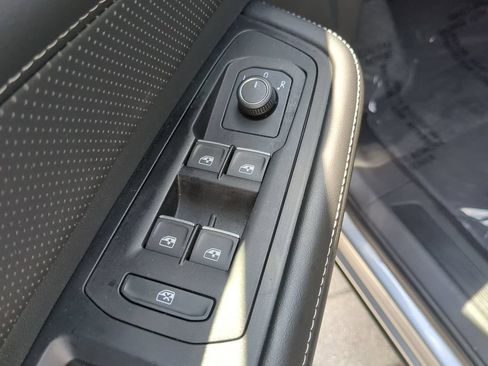 Used 2024 Volkswagen Atlas Cross Sport SE FWD image 17