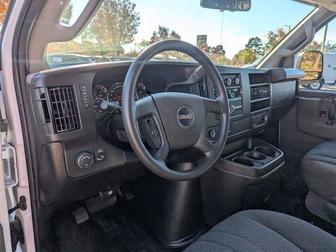 Used 2024 GMC Savana 2500 w/ Driver Convenience Package image 10