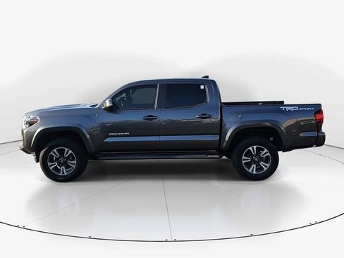 Used 2018 Toyota Tacoma TRD Sport image 4
