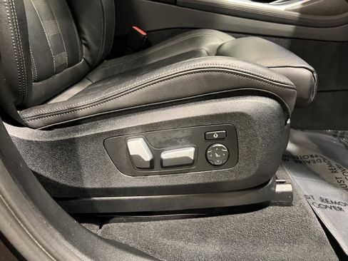 Used 2022 BMW X7 xDrive40i w/ Premium Package image 49