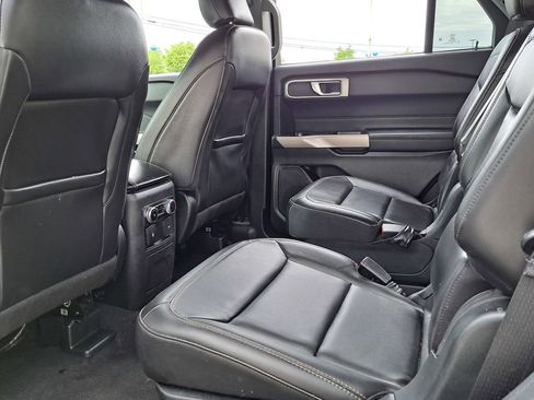 Used 2023 Ford Explorer XLT w/ Equipment Group 202A image 13