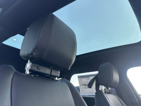 New 2026 Land Rover Range Rover Velar Dynamic SE image 18