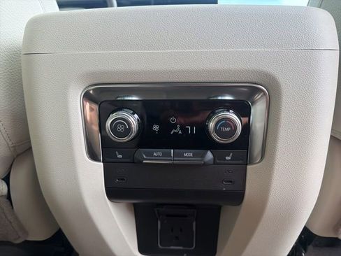 Used 2025 GMC Yukon Denali w/ Sun & Power Step Package AWD/4WD image 19
