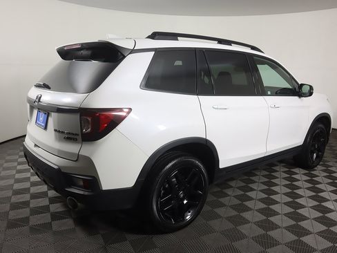 Used 2024 Honda Passport Black Edition image 13