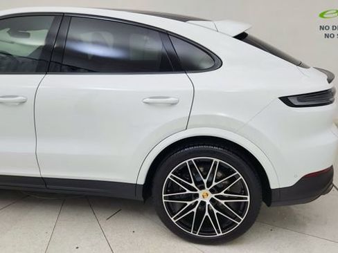 Used 2024 Porsche Cayenne Coupe AWD/4WD image 10
