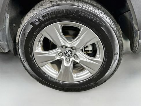 Used 2025 Toyota RAV4 XLE AWD/4WD image 28