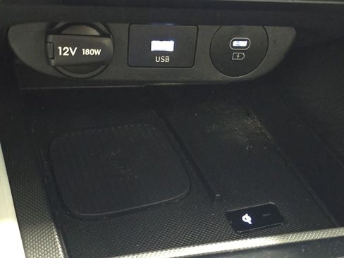 Used 2024 Hyundai Elantra Limited image 10