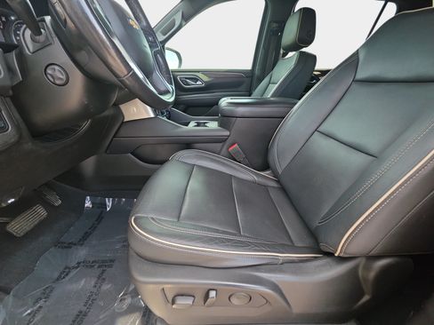 Used 2021 Chevrolet Suburban Premier w/ Premium Package AWD/4WD image 17