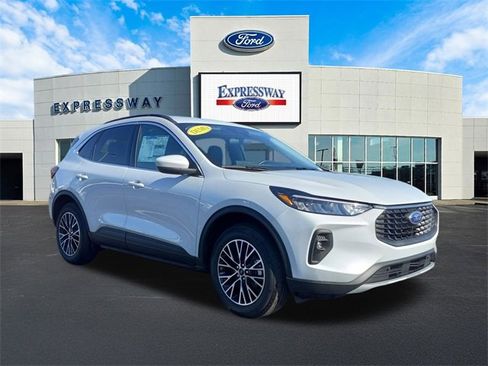 Used 2025 Ford Escape SE image 4