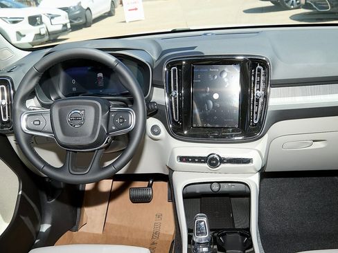 New 2025 Volvo XC40 B5 Plus w/ Protection Package Premier image 23