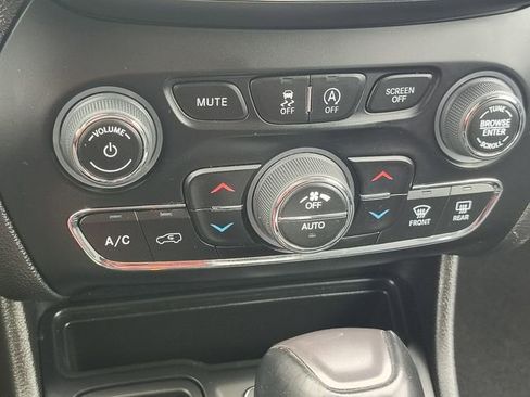 Used 2022 Jeep Cherokee Latitude Lux FWD image 22