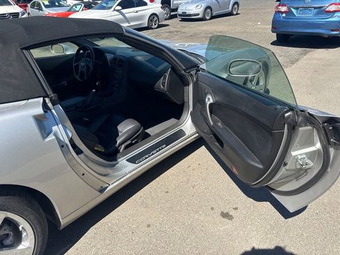 Used 2005 Chevrolet Corvette Convertible w/ Preferred Equipment Group RWD image 32