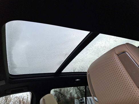 Used 2023 Cadillac Escalade Premium Luxury image 16