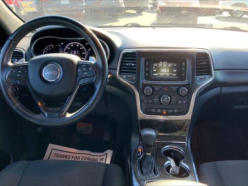 Used 2017 Jeep Grand Cherokee Laredo AWD/4WD image 15