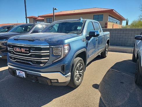 Used 2024 GMC Sierra 1500 SLT image 2