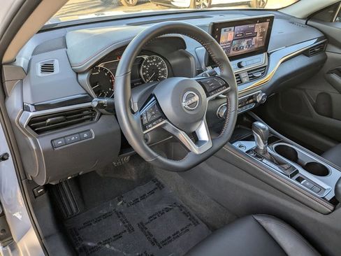 Used 2025 Nissan Altima 2.5 SR w/ SR Premium Package image 13