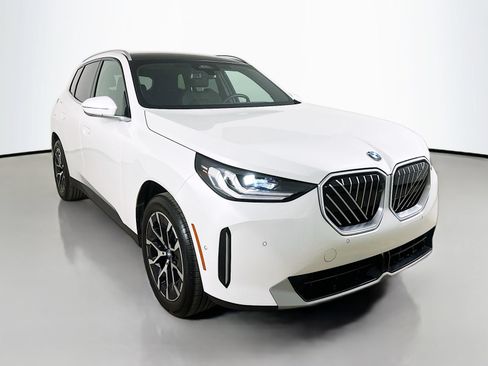 Used 2025 BMW X3 xDrive30i AWD/4WD image 3